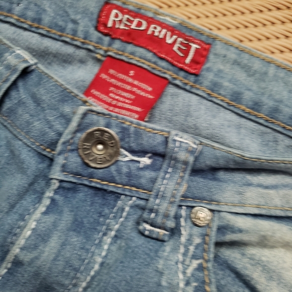 Red Rivet Jeans🚩 - Picture 3 of 4
